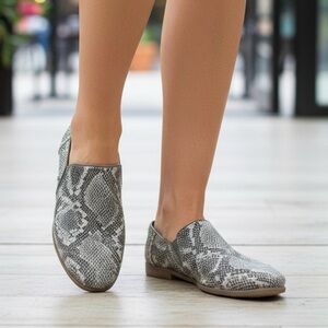 Toms Shaye Leather Snakeskin Print Ankle Booties Low Heel